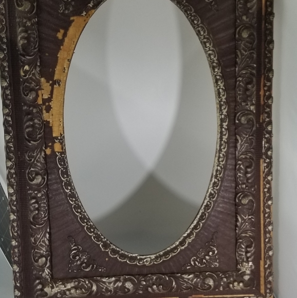 Very Vintage Pictures Frame - Picture 6 of 13